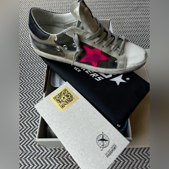 🌟LIKE NEW Golden Goose Deluxe Brand Superstar Sneakers🌟 - Picture 9 of 10
